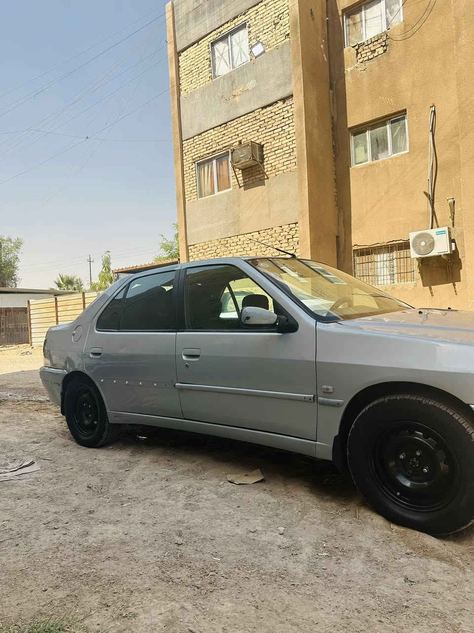 سلام عليكم بيجو فرنسي 2002 للبيع او مراوس سعرها46 وبيها مجال بسيط 
مكينه كير تبريد طخم تاير كله جديد منظومه تبريد جديده صدر خلفي امامي جديد كهربائيات كلها شغاله سياره بلاديه لاضربه والا صبغ سياره جاهزه رقم انگليزي بأسمي دوشمه ارضيه وابواب جديد السعر46 وبيها مجال للشراي مكاني بغداد للاتصال ***********
