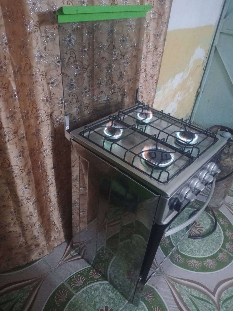 طباخ للبيع نظيف وكلشي بي شغال للاستفسار ***********
