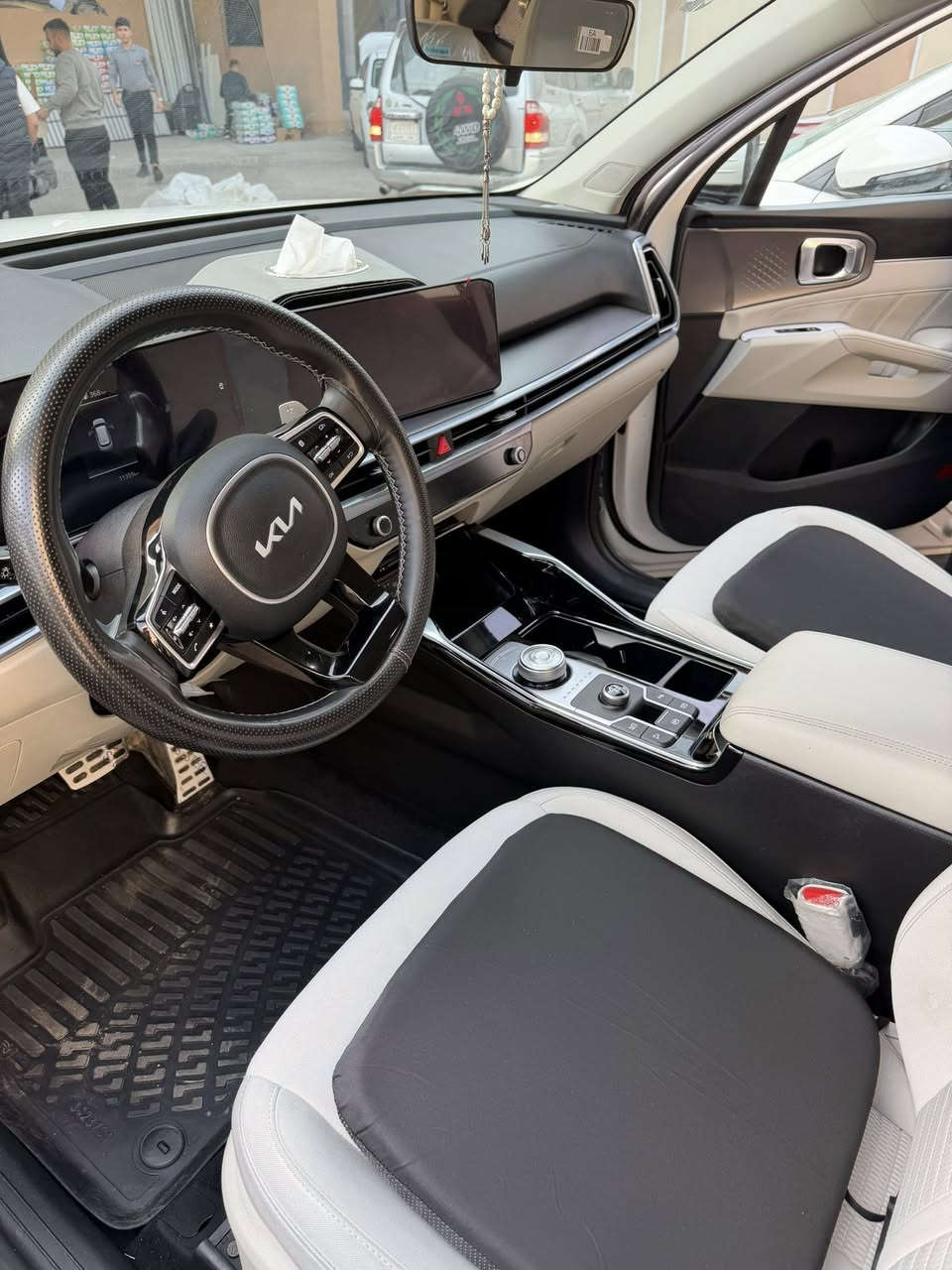 كيا سورنتو خليجي بانوراما ماشية 11000نص فول ضمان الدولية مكفولة كفالة عامة العنوان بغداد الكرادة السعر 32500 هاتف ***********
