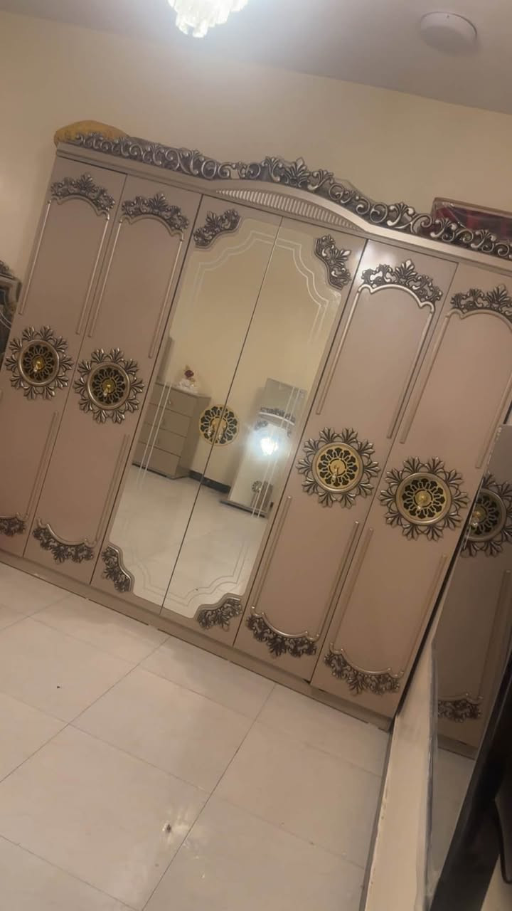غرفه تركي نضيفه جداً باب الاول استخدام قليل للبيع  سعر٨٠٠ي استفسارعالرقم ‭***********‬بلديات شارع المصرف
