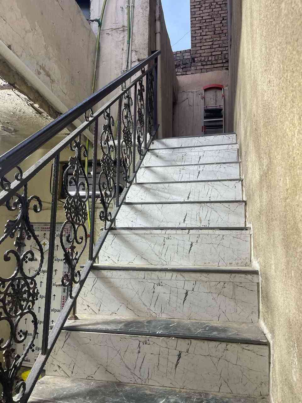 سلام عليكم نصف قطعة خلفية للبيع
طابقين تحتوي ع 4 غرف صالة + 3 غرف منفصلة

______
العنوان 
مدينة الصدر قطاع 12 قرب صيدلية المتميز فرع العريض مثل ما موضح بالصوره 5 بيت بالفرع
للاستفسار 
***********
