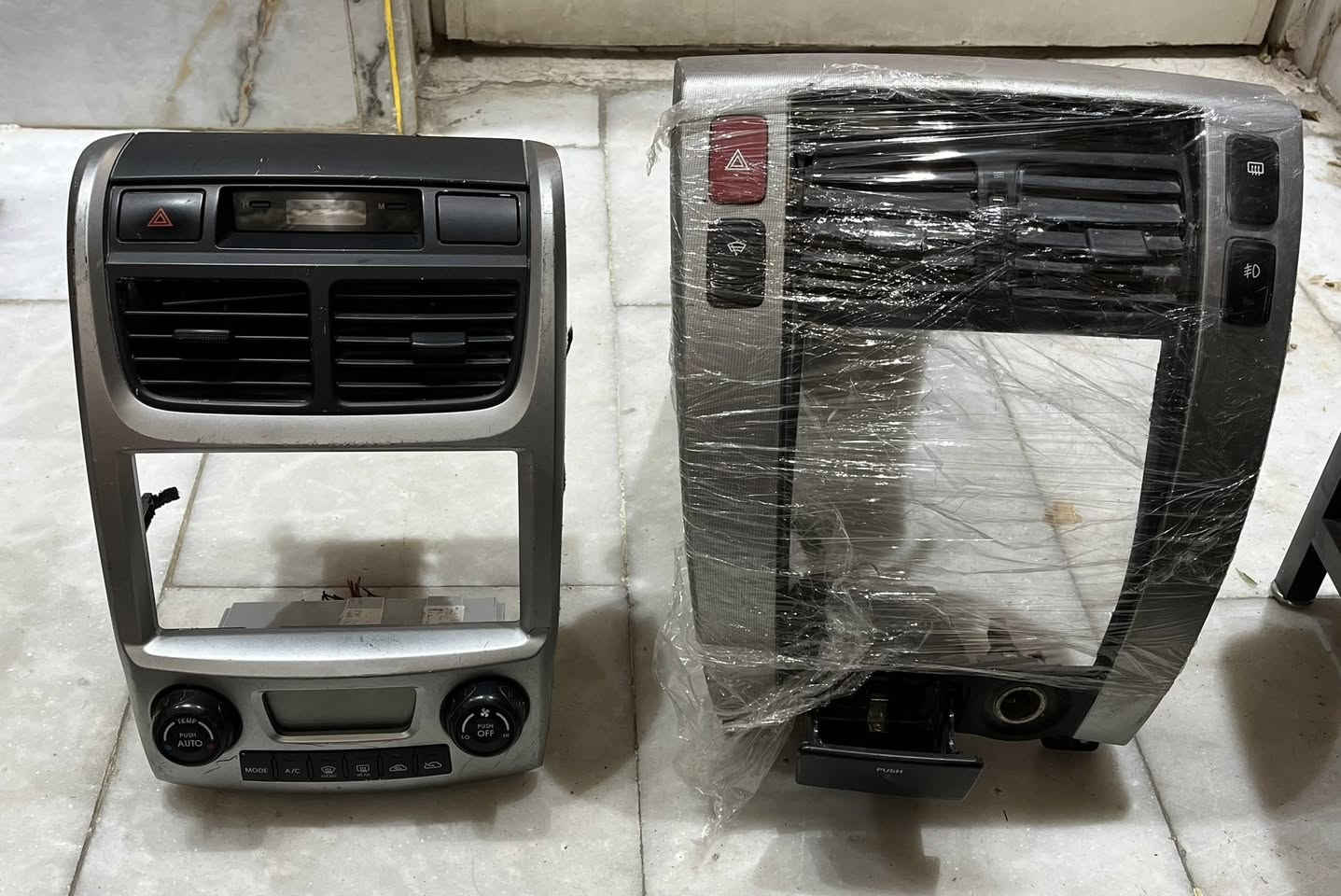 سلام عليكم اخوان … 
متوفر گفر مسجل سپورتج كامل مع تحكم التبريد 
و دگتات التبريد + الساعة + الازرار 
السعر ٣٠  الف 

گفر توكسان كامل مع دگتات التبريد + الساعة + الازرار  
السعر ٢٥ الف 

شمسيات توكسان لون رصاصي 
السعر ٢٥ الف للزوج 

يوجد توصيل 
بغداد -المشتل 
للاتصال ***********
