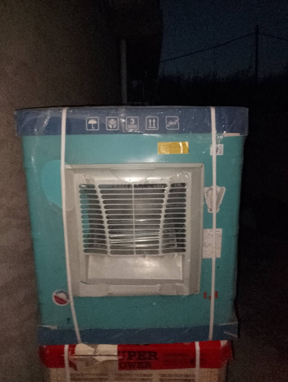 للبيع مبرده جديده سعرهه ب السوك 160 الف رايدهه ب  120 عنوان بغداد شهداء البياع يتوفر توصيل ع المشتري رقم واتساب اتصال ***********
