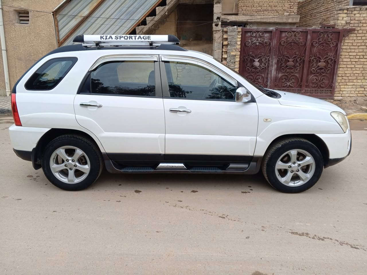 اسلام عليكم كيا سبورتج مكفولة من اي ظربة صبغ بس شبر بلبنيد اثر شخط مئشر عليهة للبيع مديل ٢٠١٠ رقم بغداد فول مواصفات محرك ٢٠٠٠ كير تبريد تدفئة مكفولات السعر ١٢٢ عنوان بغداد تصال *********** علمن السيارة مزودة بمنظومة غاز سيارة جديدة بمعنة الكلام مال جني
