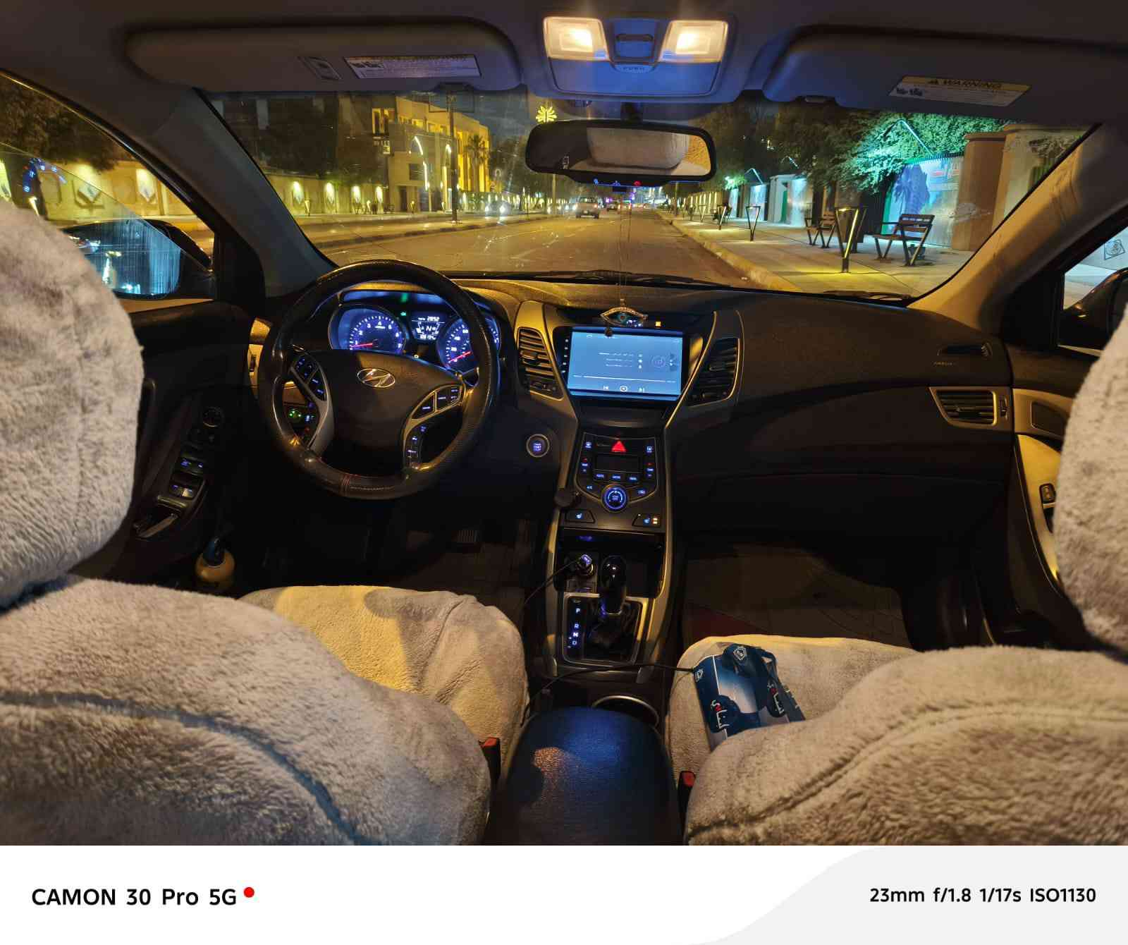 السلام عليكم 
الانترا موديل ٢٠١٦ سيارة بسمي سنوية لحد ٢٧ فول موصفات تدفئة  كشنات  لايت لد زنون تحكم ستيرن بصمة السيارة بيها منضومت غاز بعدها بالضمان السيارة عليها ادامة 
صدر امامي خلفي شادي جديد السيارة حادثها بس دعامية امامية وجوة قبق البانزين شوية صبغ الباقي مكفول مكاني بغداد البياع 
‏‪***********‬‏
