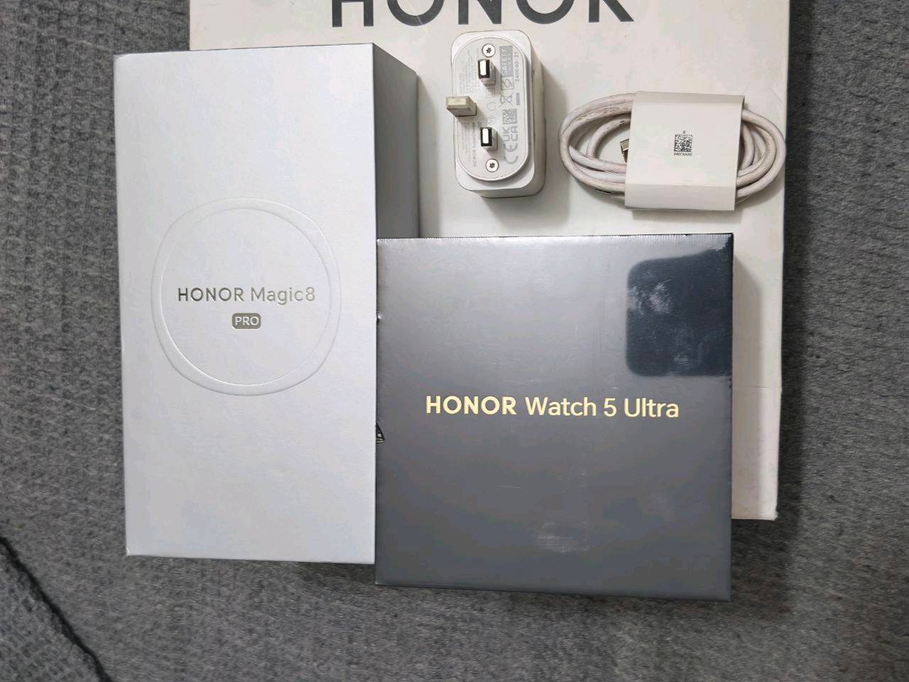 السلام عليكم ورحمة
موبايلي هونر ماجيك 8 برو انسيته بتكسي وراح وسويت دعوه وما راح يرجع 
 اريد ابيع متعلقاته ما عدا كاوتونه احتاجه بالدعوه
شاحنه هونر 100 واط وساعه جديده بالجيس 5 الترا  ما مستخدمها ربي لا يوفق الحراميه والسراق ورجعت لموبايلي القديم
بسعر 300 الف
تواصل واتساب *********** 
