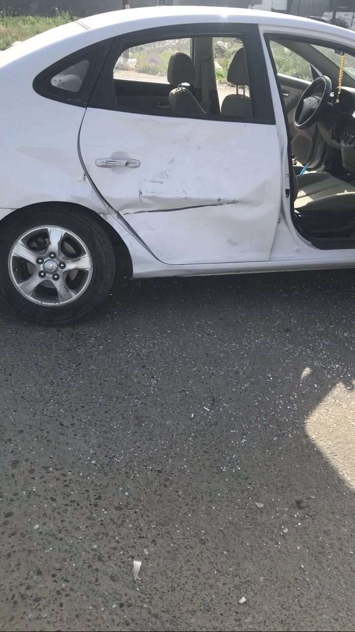 السلام عليكم ورحمة اللّٰه وبركاته للبيع سيارة نوع هونداي النترا ٢٠١١ خليجي شركة العامة للسيارات محرك ٢٠٠٠ تبريد ثلج كهربائيات كلهة تمام سياره نضيفه وجديده اشاير بلمري ويل كب سيارة مال جناي بيهة تبديل باب خلفي صوره حادث موجوده رقم بغداد  رايدهة ١١٨.  وبيه مجال للطيبين ***********/تصال
