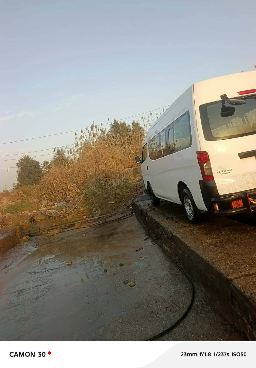 السلام عليكم نيسان موديل 14 بيه صبغ باب عكس السايق والباقي مكفول مكينه كير اكسل مكفول السعر 160 اوبيه مجال ***********
