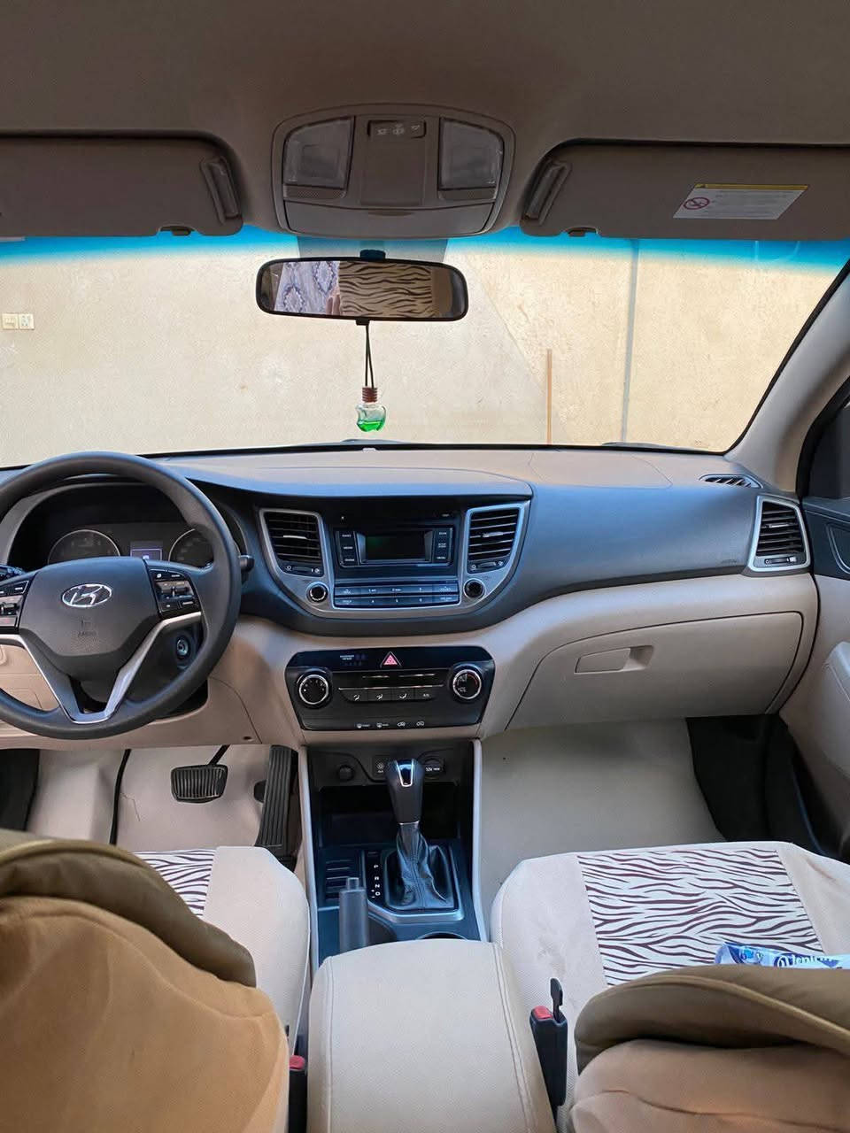 السلام عليكم
توكسان موديل 2016 السياره جديده بمعنى الكلمه كفاله عامه ما عدا شخط بالجاملغ الخلفي موضح بالصوره رقم دولي  السعر 165 وبيها مجال مكاني النجف الكوفه ***********
