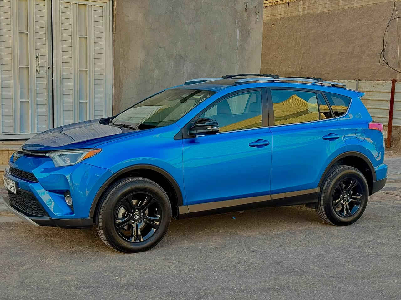 تويوتا RAV 4  راف فور موديل 2018
فئة SE فول مواصفات للاخير 1/1  
رقم بغداد تحويل مباشر 
 حجم المحرك : 4 سلندر 2500 فور ويل 
عداد المسافه : 70 الف km
السعر / 167 ورقة وبيها مجال 
الضرر / جاملغ امامي وشويه من البنيد بدون دواخل بدون ارباك صور الحادث والسونار بالمنشور 
المواصفات :
فتحة سقف 
بصمه تشغيل وابواب 
الجنطة كهرباء
رادار مانع تصادم
تحديد مسار وقيادة ذاتية 
لايت زينون - كشاف زنون - بك لايت LED
4 كاميرات 360
تدفئة المقاعد الامامية 
مقعد السائق كهربائي
مقاعد جلد 
8 وسادة هوائية
تبريد لمس منفصل مناخين
حساسات امامية وخلفية
شاشة جبيرة 
سستم صوت JBL ودمام خلفي 
مراقبة النقطة العمياء
مثبت السرعة التكيفي
كاربون فايبر اصلي من الشركة
3 وضعيات قيادة 
📍كربلاء شريط البلديات مقابل الوفاء
للاستفسار / *********** امير الموسوي
