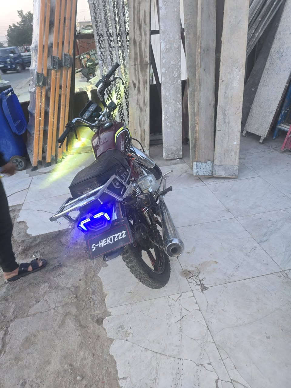 السلام عليكم سيفان ٥ كير للبيع
(٢٠٢٠) 

مابيه اي نقص نكره سلف دراجه نضيفه كهربائيات كلها شغاله العنوان بغداد الشعب الهاتف (***********) 
السعر (٣٥٠) وبيه مجال
