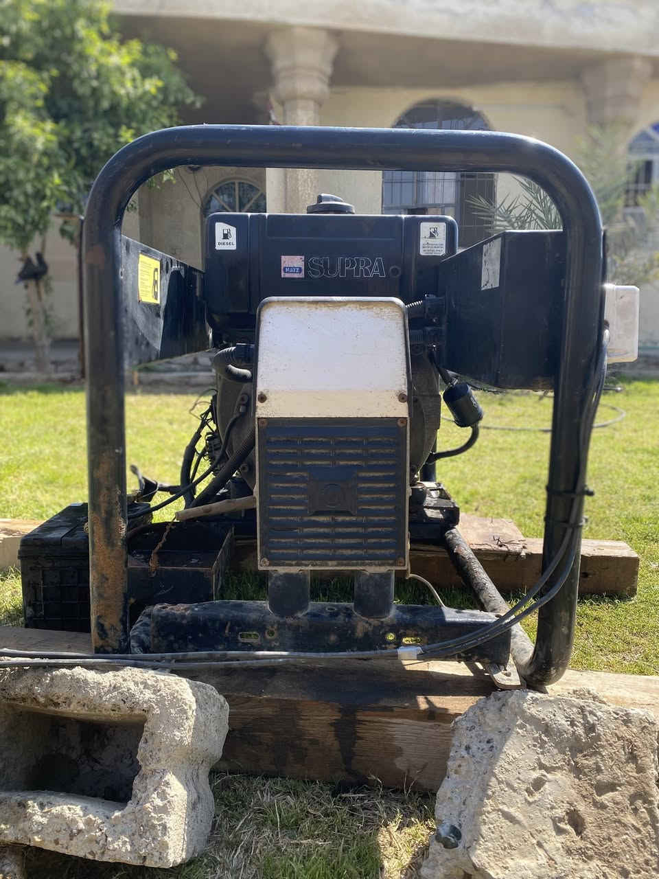 مولد سوبرا إيطالي 10 كيفي 40 أمبير 3 فيز  نضيفه كلش  جاهزه للشغل السعر 8 $بيه مجال
***********

***********
