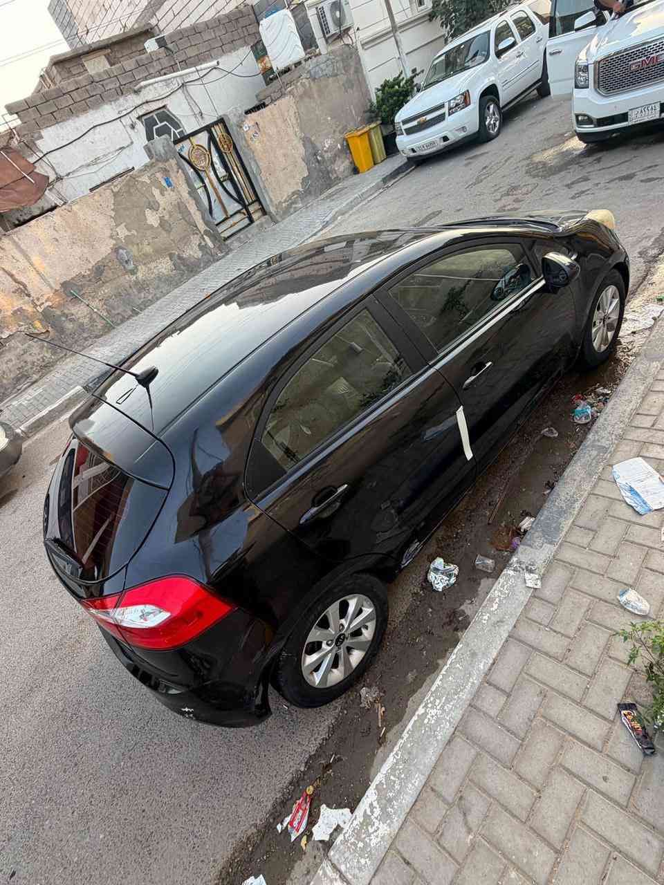 كيه ريو استيشن شكل رياضي
مديل ٢٠١٦
ماشيه ١٢ الف سياره جديده مكينه برغي ما مفتوح 
 حادث بمريكا جاملغ امامي جهه السائق 
وجاملغ الخلفي للجهه الثانيه مكاني بغداد مدينه الصدر
بسمنه تسجيل حديث 
السعر93$ ورقه وبيها مجال بسيط
رقم الهاتف ***********
