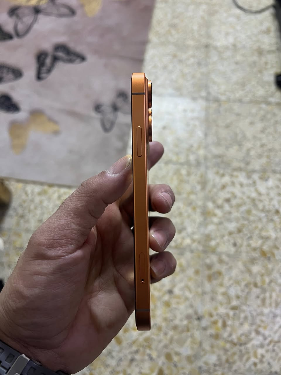 للبيع ايفون xrمحور 17 ذاكرة 128 شرط النضافةللاستفسار *********** وات ساب
