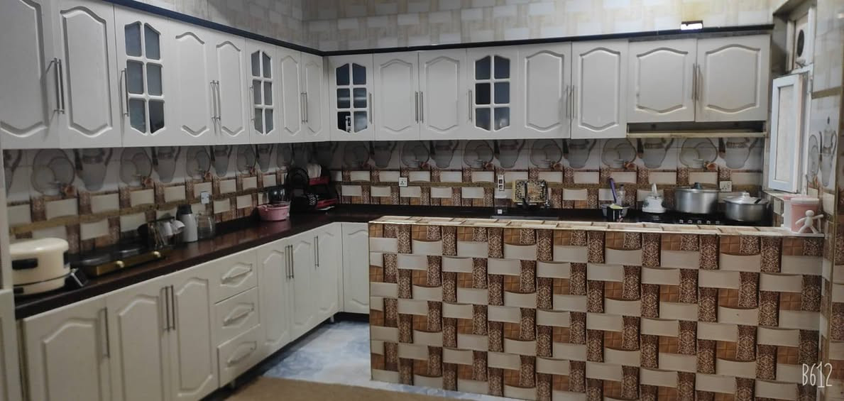 الدار للبيع 
قضاء الحي الكرادة 
بناء حديث
 مساحه 500م 
السعر 150وبيه مجال للشراي 

اتصل ع رقم ***********
