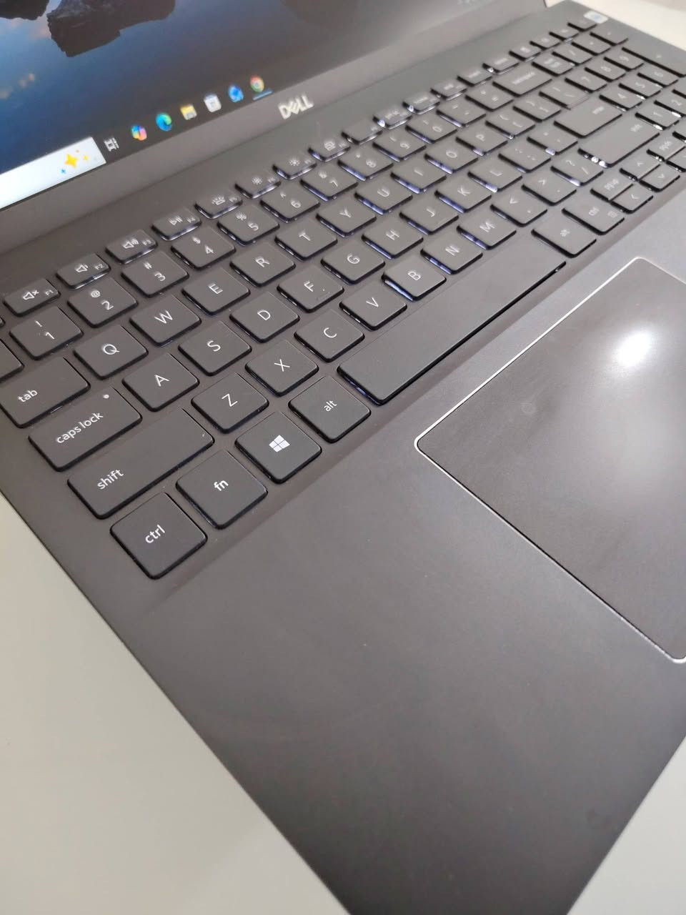 💻 Dell Vostro 5402 الجيل الحادي عشر 

مو كل لابتوب i7 يعطيك نفس التجربة، وهذا الجهاز يجمع بين السرعة، الخفة، وعمر البطارية الممتاز ليكون مناسب للدراسة والعمل والاستخدام اليومي بدون تعليق أو بطء.

✨ معالج Core i7 الجيل 11
✨ رام 16GB
✨ هارد SSD سريع 256GB
✨ شاشة FHD واضحة
✨ بطارية جديدة 100%

إذا تحتاج جهاز للجامعة، الأوفيس، البرمجة، المحاضرات، التصفح، أو حتى التصميم ، فهذا الموديل يقدم أداء ثابت واعتمادية عالية.

🎁 هدايا مجانية: حقيبة + ماوس + ماوس باد + الشاحن الأصلي

🛡️ فحص قبل الإرسال وفحص قبل الاستلام مع ضمان 7 أيام للخلل المصنعي

📍 بغداد - الأمين الثانية
🚚 التوصيل متوفر إلى جميع المحافظات

السعر  522,000
واتساب ***********
