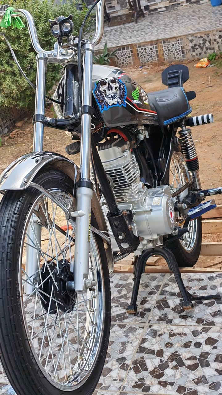 يالله سلام عليكم  دراجه نامه حربي البيع
تعميره 2025
مكينه نامه شلامجه مكفوله من كلشي 
تعميره بعدهي جديده ولا تعبانه 
تايرات بعدهن جدد تخم 
مناقصهاا برغي 
السعر 800او قابل التفاوض 
التواصل ***********
