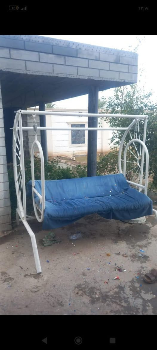 اغراض مستعمله نظيفه للبيع
ديوان + ميز بلازمه اثنيناتهم 100 الف

مرجوحه 150 الف

مكان بغداد ابو غريب للاستفسار واتساب : *********** ☎️📞
