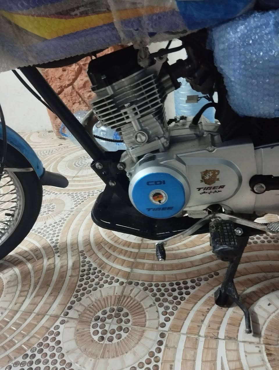 سلام عليكم عدي هاي الماطور 2023 تايكر شرطط اسبانه ما مضروبب تايكر اربع كير منفيس بي الماطور لوكك سعره 575 وبي مجال للشراي ***********
