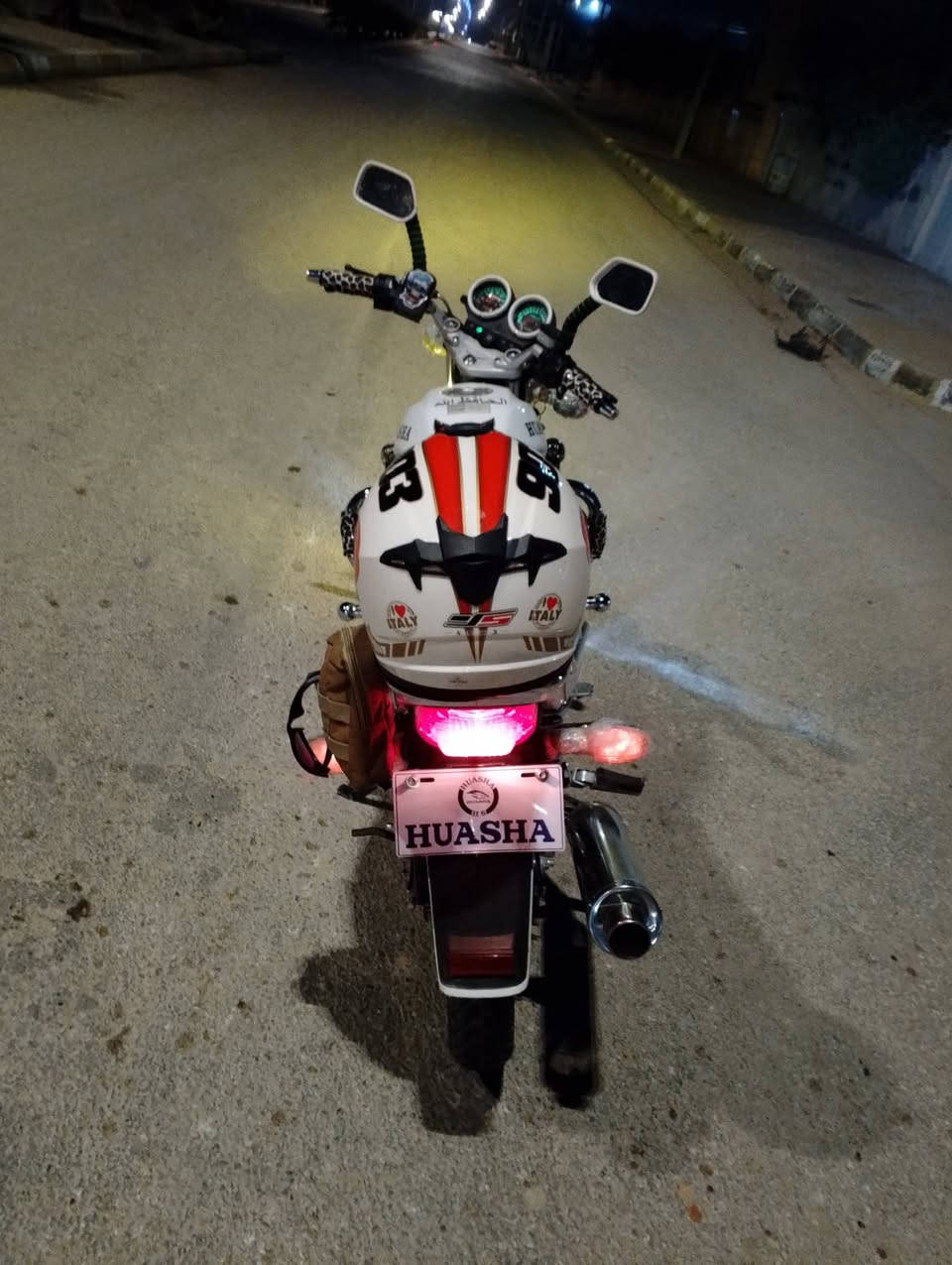 سلام عليكم دراجه هيوشه موديل 23 للبيع دراجه احلى من لصور بيها ورقه وحده بدون كمرك السعرر 900 وبي مجال 
للاستفسار ***********
