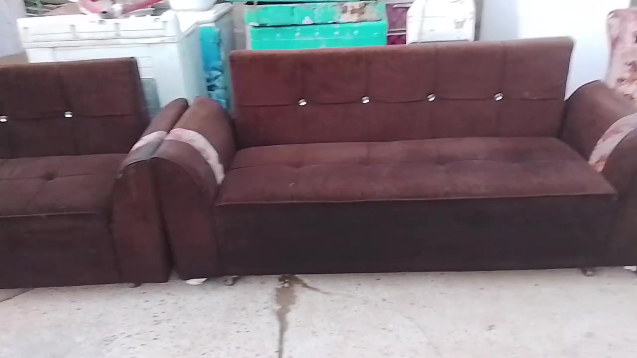 تخم صاله نضيف ومرتب 7نفر مابي اي ضرر مكاني بالقاسم شارع البريد سعره مناسب 125وبي عيديه بسيطه  ***********

