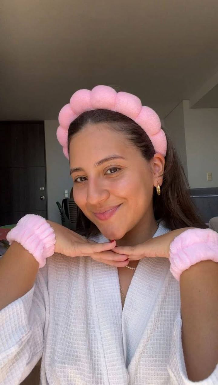 رجع توفرررررر 😍❤️
🌸✨ دلّلي نفسج✨🌸

سيت للعناية 😊 طوق + معاصم 😊
جربـي طوق الشعر ومعاصم اليدين 😍😍 المخصصات للعناية بالبشرة 💆‍♀️💖
طوق يبعد الشعر عن الوجه  
والمعاصم تمنع نزول الماء
وللتمكني بروتين عناية فاخرة 😍🛁🪞

📦 متوفرين بجودة عالية وتصاميم كيوت!
خلي عنايتج بنفسج متكاملة ومن دون تعب 😍 
متوفر ب 6 الوان 🩶🤍🩷🩵💜❤️

#الاصلي 💯✔️ 
🚘 يوجد خدمة توصيل لجميع محافظات العراق ٤ الاف 🚘


**إذا كنت صاحب هذا الإعلان وتريد حذفه لأي سبب، رجاءا أرسل رسالة إلى الدعم الفني**