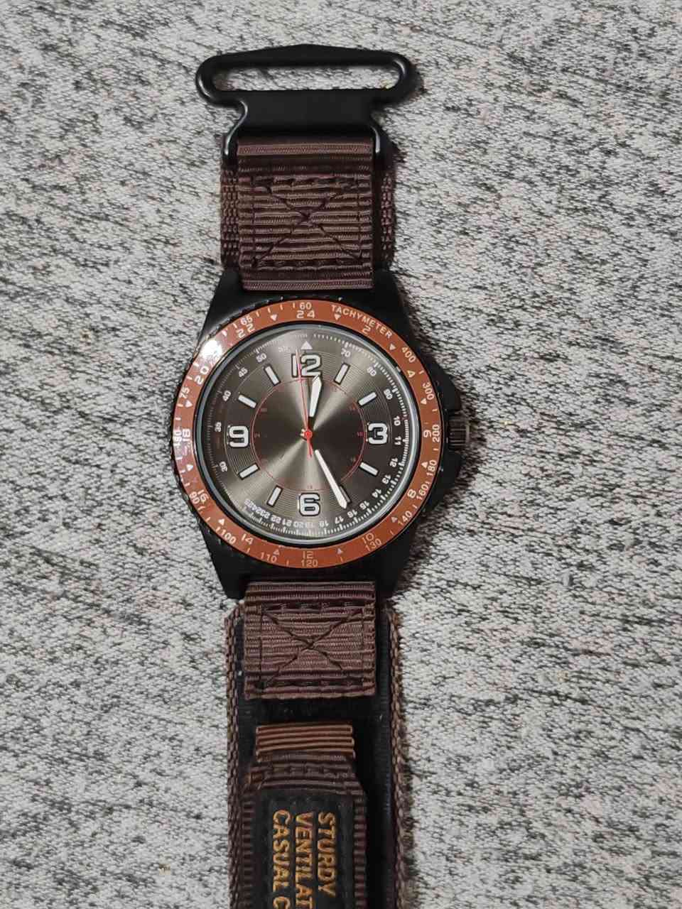 عندي هاي الساعتين تفاصيلهن و النظافة واضحة بالصور سعر الوحدة ٣٠ الف مكاني بغداد و موجود توصيل


**إذا كنت صاحب هذا الإعلان وتريد حذفه لأي سبب، رجاءا أرسل رسالة إلى الدعم الفني**