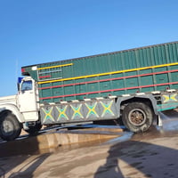 للبيع اسكانيه 111 موديل 80 رقم نينوى بسمي شرط التحويل محرك عادي بدي وح...