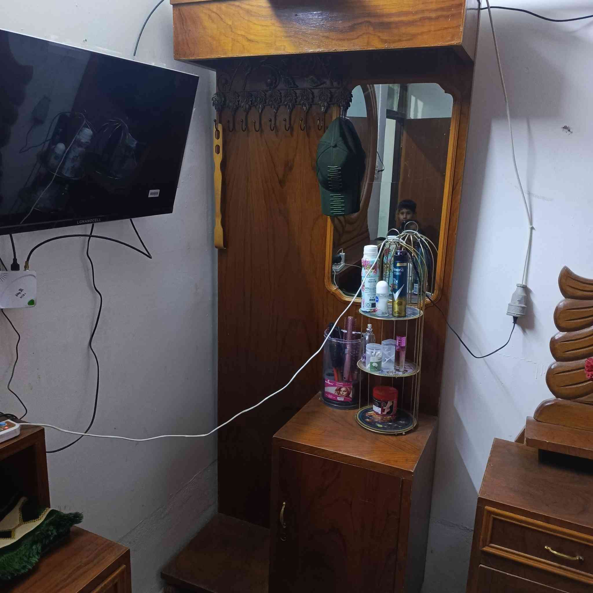 السلام عليكم مكلف مكلف بل نشر   قرفه صاج للبيع السعر 600 وبيه مجال اتصل عله صاحب القرفه ***********
