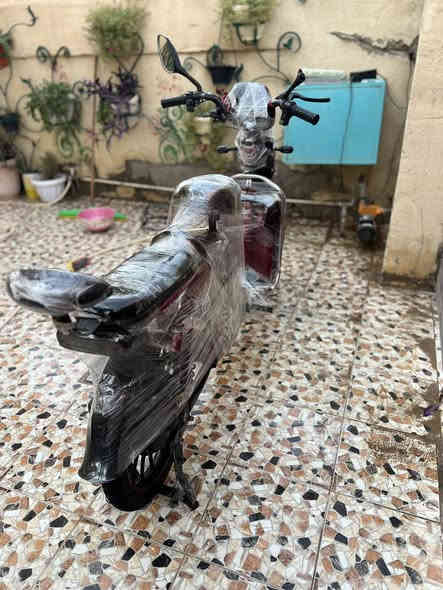 سلام عليكم
دراجه شحن HIS
لون احمر 
موديل 2024
بدلتله بطاريات قبل شهر واحد
دراجه نظيفه كلش 
بيها نقوصات مثل المرايه اليمنه يمكن بلفين
وجكمجه مابداتها
وسبرنك مال ستاند 
الباقي كله سليم
مكاني ديالى الحديد حي الاملاك 
السعر 240 وبيها مجال حك الجيه  
مستعجل عله بيعته كلش
رقمي ***********
