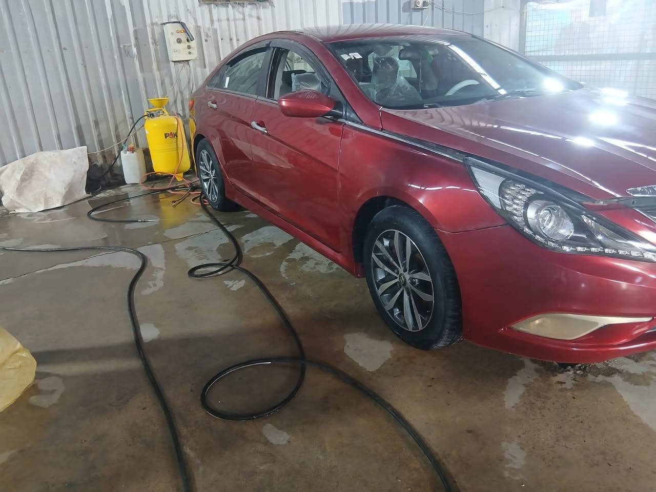 السلام عليكم 
حبايب سوناتا 2014 
وارد امريكي محرك وكير مكفولات ٢٤٠٠
حادثها بنيد تبديل فقط 
وتصليح باب سياره فقط بنيد تبديل
سياره بيها صبغ مكانات اثر جراد فقط
السعر 89وبيها مجال 
رقمي ***********
مكاني بغداد شعب
