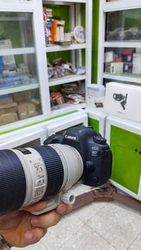 كانون 6D مارك 2 • عدسة 70-200 • نظيفة ١٠٠٪