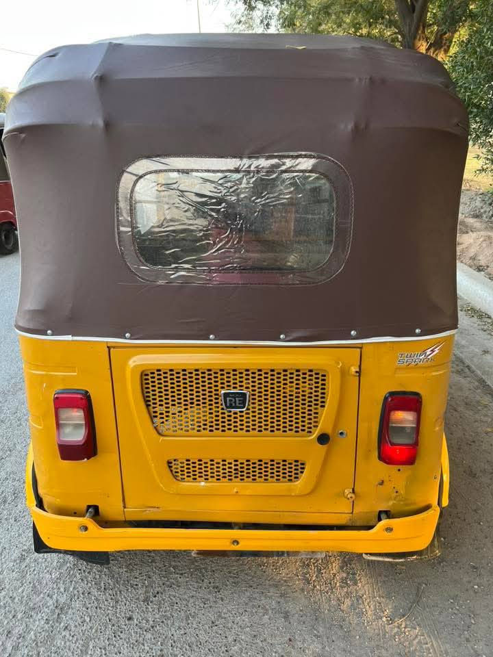 السلام عليكم
تكتك للبيع رقم او سنوية 
بسمي تحويل ثاني يوم رقم كهرباءث
بيهة صفحة أو لغد تخم تاير تخم قمجيات 
تجفيت جديد دوشمة كاملة كبل للشارع
***********
