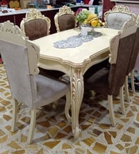 ميز طعام • نظيف