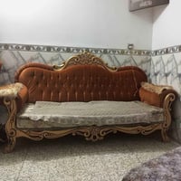 تخم ملكي • ١٠ مقاعد • بغداد