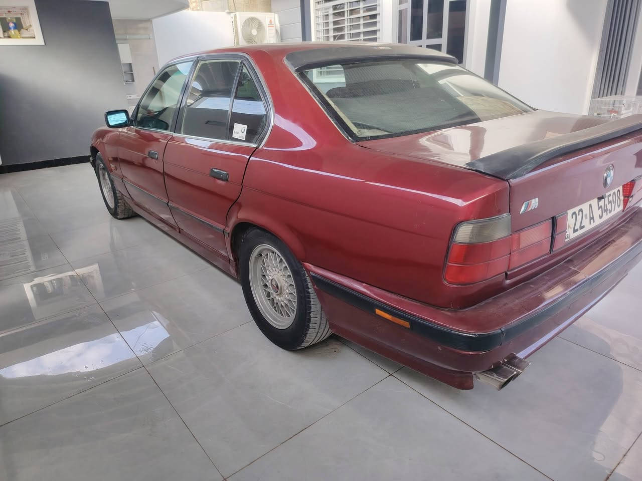 بي ام   525.
موديل  1992 
رقم اربيل انكليزي  شرط التحويل والوكاله  
مكينه مسكر  مكفوله  
كير اوتوماتيك مكفول 
تخم تاير جديد  
ويل كب مع لسبير 
صدر امامي وخلفي جديد 
منضومة زنون  كامله  
سلايت شغال
غرفتها حلوه 
تبريد ثلج 
 
بيها منضومة غاز    وحاليا شغاله.  

كهربائيات كلها شغاله 

مصبوغه       بدون ضرر. 

السعر 55.وبيها مجال   

العنوان سامراء  

***********
