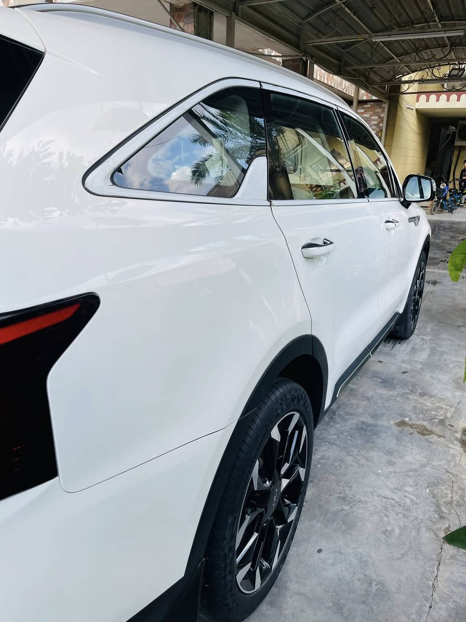 سلام عليكم
للبيع 

كيا سورنتو موديل ٢٠٢٥ خليجي 

رقم بغداد

ستة سلندر 

فول مواصفات عدا الفورويل ولكشن حار بارد 

بصمة

بانوراما 

كير ماوس 

سايد برك بصمة

داتا شو 

ويل ٢٠ 

دبل كامرة 

كشنات كهرباء 

صندوك كهرباء 

حساسات 

كار بلي 

نزول منحدرات 

تحكمات ستيرن 

اوتو هولف 

شفتات ستيرن

شاحن واير ليس 

تشغيل عن بعد 

مري شفط 

السعر ٣١٨ وبيهة مجال 

مكان السيارة بغداد 

الاتصال *********** 

مكفولة فقط بارد بلباب مأشر
