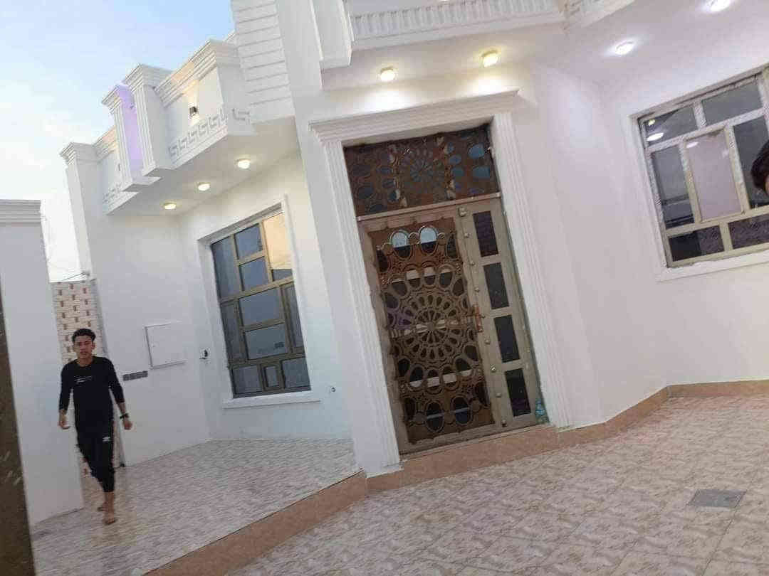 #عرض_مميز_جداً_وبسعر_مناسب .

يوجد دار للبيع في الرمادي شارع 40 قرب افران الصباح ، 

يبعد عن الشارع الرئيسي 150 م.

المساحة الكلية 205 م.

طابو زراعي سند 25 فسفوري تحويل مباشر .

يحتوي الدار على غرف نوم عدد 2 وصالة واستقبال ومطبخ وصحيات داخلية وخارجية و كراج و في طابق الثاني صالة كبيرة مع صحيات  ....

بناء حجر.
نظام بوستر ماء ...
نظام بوستر خارجي غاز .
نظام كامرات...

ابواب تركي ...
شبابيك المنيوم...
ابواب خشب تركي ...

الأرضية بورسلين ...

بناء حديث سنة 2024 .

#سعر 150 مليون وقابل للتفاوض.

للمزيد من التفاصيل 
يمكنكم زيارة مكتبناا مكتب العين العقار ع شارع 40 مدخل الصوفيه الثانية 

او الاتصال على الارقام 

***********

***********

***********
