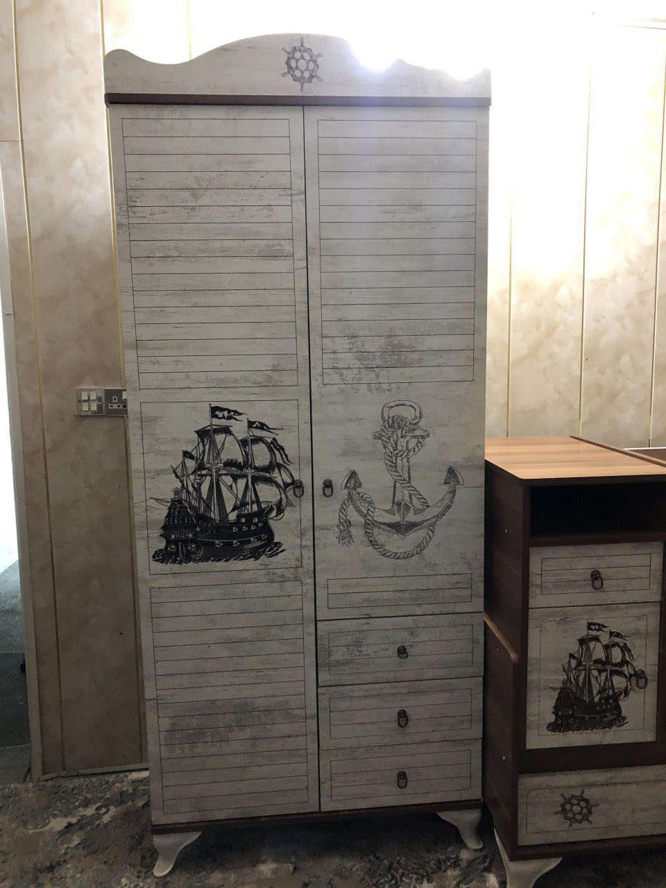 السلام عليكم ..
فراش و كنتور طفل للبيع 
نظيف كولش
مابي اي كسر او عيب امانة الله و رسوله بعده جديد محافظه عليه  
الفراش يصير هزاز و يصير ثابت هم 
و الدولاب اللي بالفراش ينحط يمنه او يسره بكيفكم تتحكمون بي 
مكاني بغداد حي اور
ماخذته ب 650 اريده ب 450 
اليريده يراسلني


**إذا كنت صاحب هذا الإعلان وتريد حذفه لأي سبب، رجاءا أرسل رسالة إلى الدعم الفني**