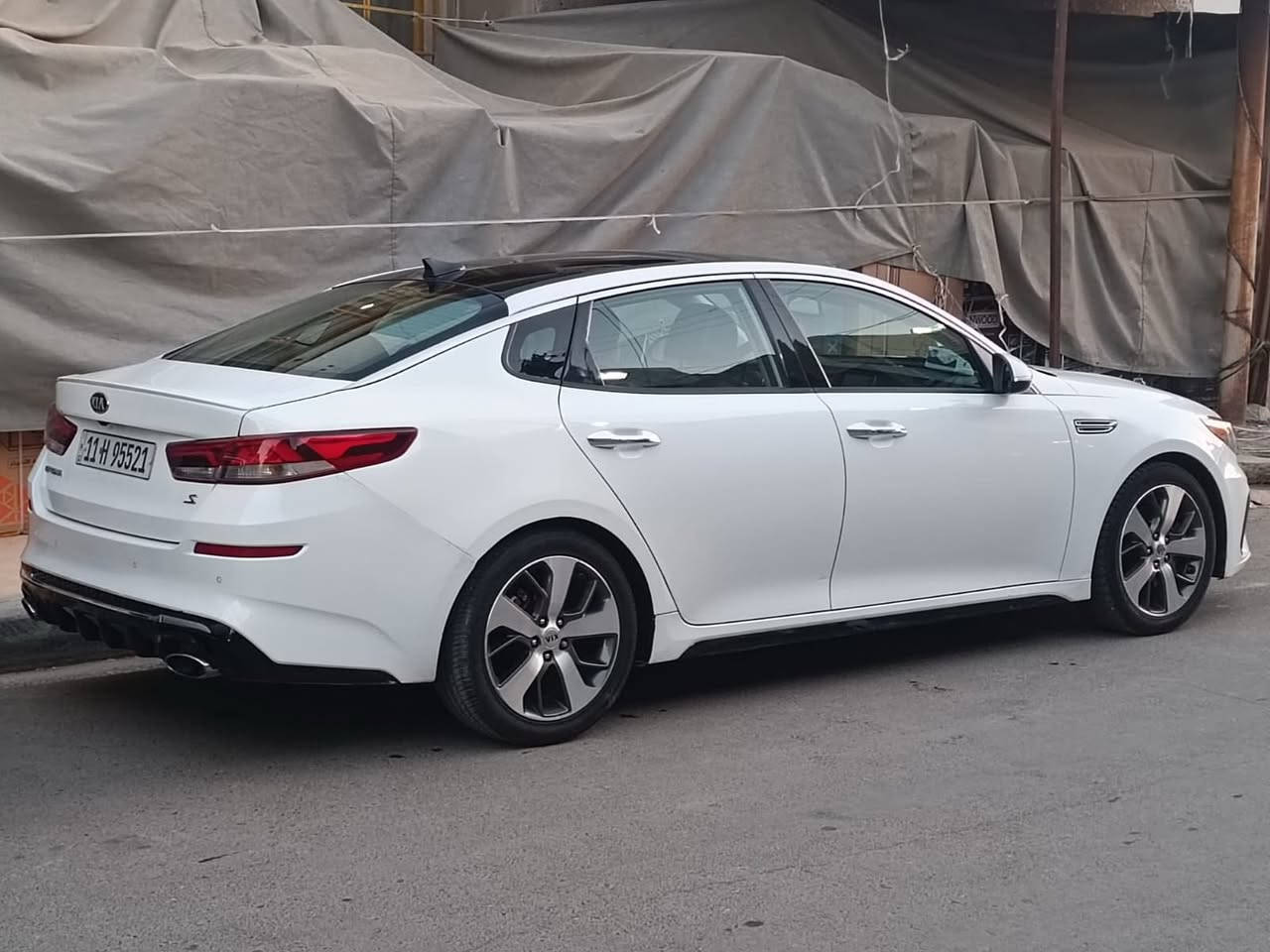 سلام عليكم للبيع كيا اوبتما 2019 وارد امريكي حادث جاملغ خلفي فقط السيارة S فول 1/1 ماشية 77 حقيقي رقم صاحب السيارة ***********
