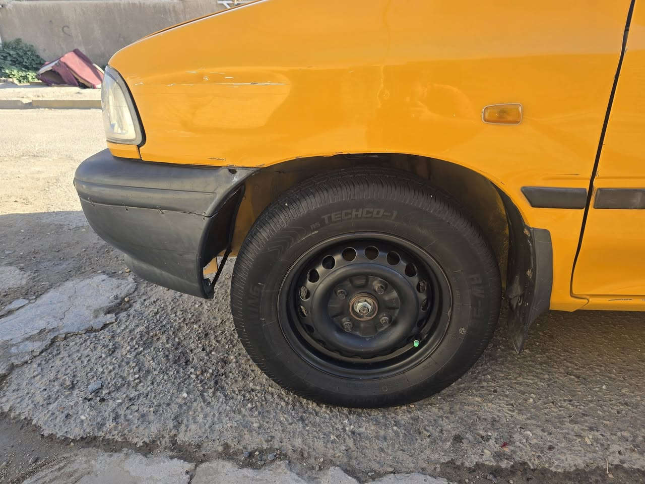 السلام عليكم رمضان كريم )سايبه ٢٠١٨للبيع بسعر ٤٥وبيه مجال بسيط كيرومكينه وشواصي خير من الله بدون ضربه ولاصبغ ولا تبديل فقط شخط بالجاملغ الامامي مال سايق تخم تاير جديد سياره جديده احله من الصور مكاني بغداد  ***********
