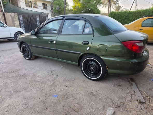 للبيع. فقط. كيا ريو 2002 بغداد اوتماتيك  كير محرك مكفولات. صبغ بيه جراد قليل بلادي. غير مصبوغه. مكانها بغداد. المشتل السعر 43 للتواصل ***********.
