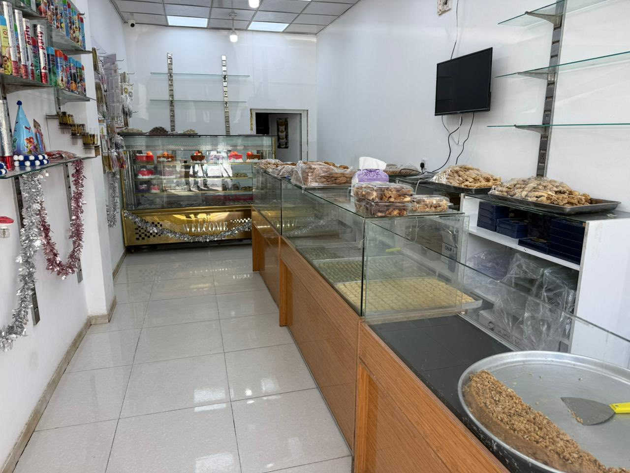 🔥 فرصة استثمارية مميزة 🔥
محل حلويات للبيع في موقع جيد ومناسب للعمل 👌  
المحل جاهز بالكامل ويحتوي على كافة المعدات اللازمة لشغل الحلويات (فرن، ثلاجات، أدوات تجهيز، وغيرها)

📍 الموقع: [مجمع لانه ستي خلف مجدي لاند]  

💡 المحل شغال سابقاً وعنده زبائن ومعروف بالمنطقة 

✔️ مناسب لأي شخص يريد يبدأ مشروعه بدون تعب تجهيز  
✔️ قابل للتطوير وزيادة الأرباح  

📞 للاستفسار والتفاصيل أكثر: [***********]  

الرجاء التواصل للجادين فقط
