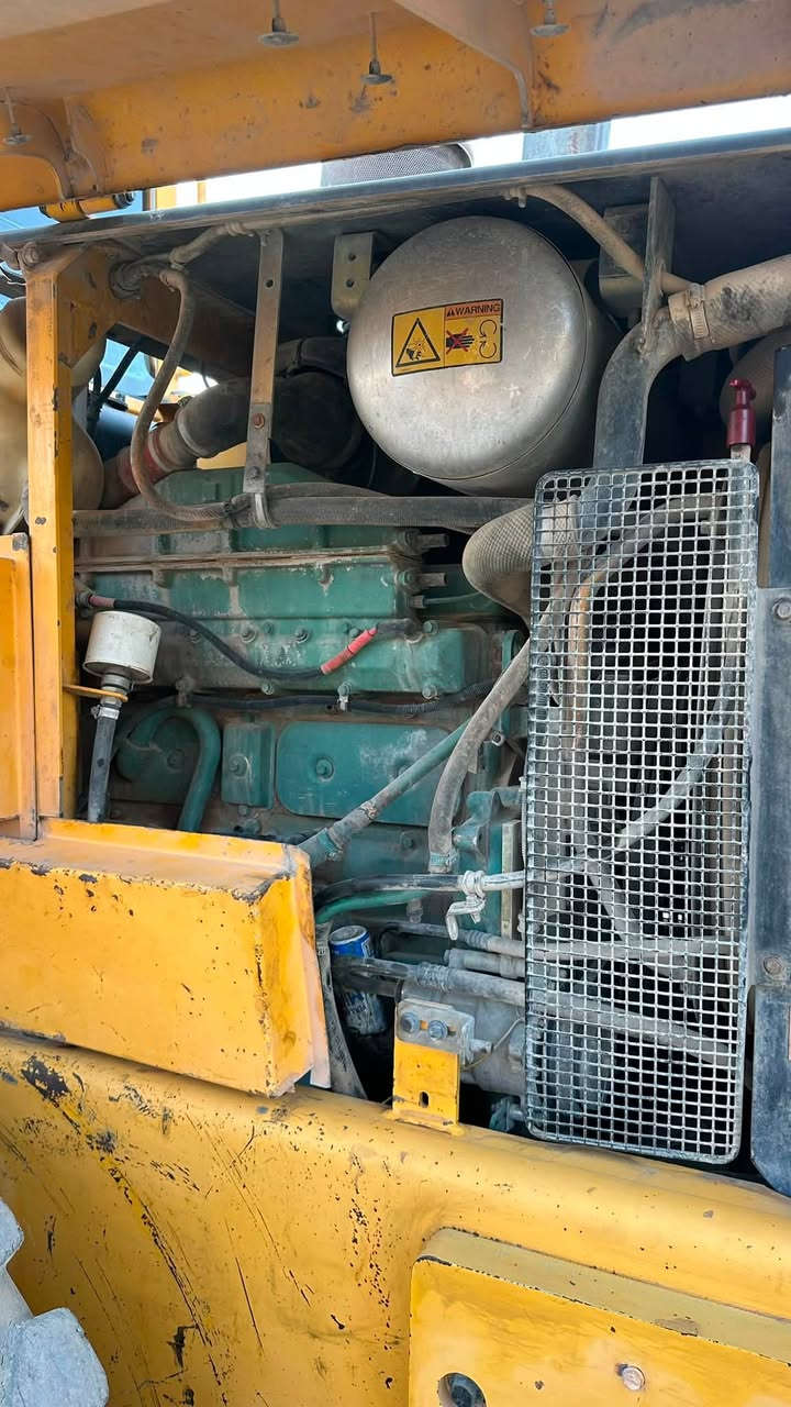 شفل ڤالڤو للبيع موديل 2000 
حجم L70D رقم كركوك
تخم تاير بنكه قايش مو هودروليك تبريد شغال بلادي
العنوان بغداد للتواصل ***********

