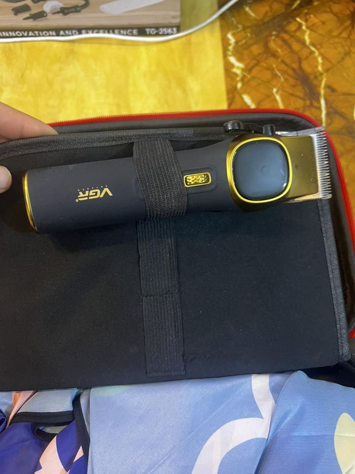 السلام عليكم سيت كامل للبيع مكينة بعدها بدهنها وخير من الله وياهة الكارتونة وجنطة حلوة السعر 120 واكو مجال للشراي الرقم ***********
