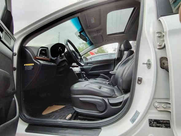 النترا افانتي  2017 خليجي...
فول موصفات...
بصمه..
فتحة سلايد..
تبريد بيانو... 
مري شفط..
اشاير مري..
كشنات جلد..
تدفئه كشنات..
تدفئه ستيرن... دركه...
مود درايف... 3 وضعيات..
حساس خلفي بلادي..
محرك 1600... GDI... مفتوح كازكيت معلي.. اي ادوانز ماكو بشرط بانزين عادي...
السياره بدون حادث بيه صبغ باب خلفيه اثر شخط صبتغته..
باقي السياره كفاله البجم كبس شركه تبريد تدفئه كله شركه...
باسمي ورقم دولي جديد بغداد... تحويل ثاني يوم...
تخم تاير جديد جواها... وجاهزه مبيه اي نقص...
السعر ب ..144... بيه شي بسيط للطيبين.
ترايه مال جديد...
مكاني بغداد الكرخ حي جهاد
هذه رقمي.. ***********..
بدون كسران يرحم والديكم سياره جديده الله يشهد وافحص سونر وين ميعجبك... 
الي يشوفه غاليه ان شاء الله يكله احسن منها...
