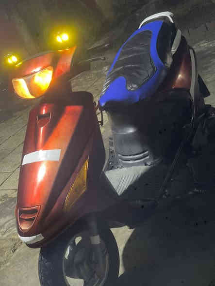 السلام عليكم دراجه فراشه نضيفه كهربايات كله شغال سلف هندر مكينه خرسه اشاير كلوبات كله شغال ماكو اي نقص تايرات جديده مكينه ما مفتوحه برغي بيها السعر 400 وبيها مجال حك الجيه راسلني أو اتصل *********** المكان الخالص هبهب
