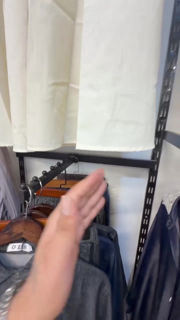 سلام عليكم موجود ديكور محل ملابس نسائي او رجالي ستاندات مع السجة
@


**إذا كنت صاحب هذا الإعلان وتريد حذفه لأي سبب، رجاءا أرسل رسالة إلى الدعم الفني**