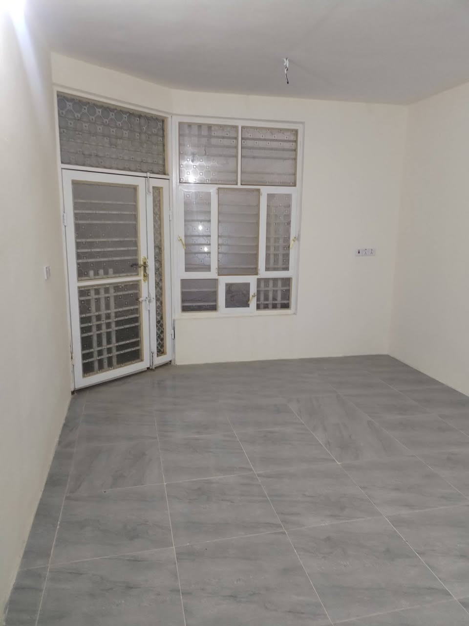 مشتمل للأيجار طابق ثاني مساحه ١٢٠ واجهيه ٨أو نزال ١٨ واضح بل صور بناء جديد غرفه نوم استقبال صاله مطبخ ٤في ٤حمام داخلي منور صحيات ركن مدرسة الأخلاص او شارع ابو عامر مقابيل بيت ابو عامر ***********
