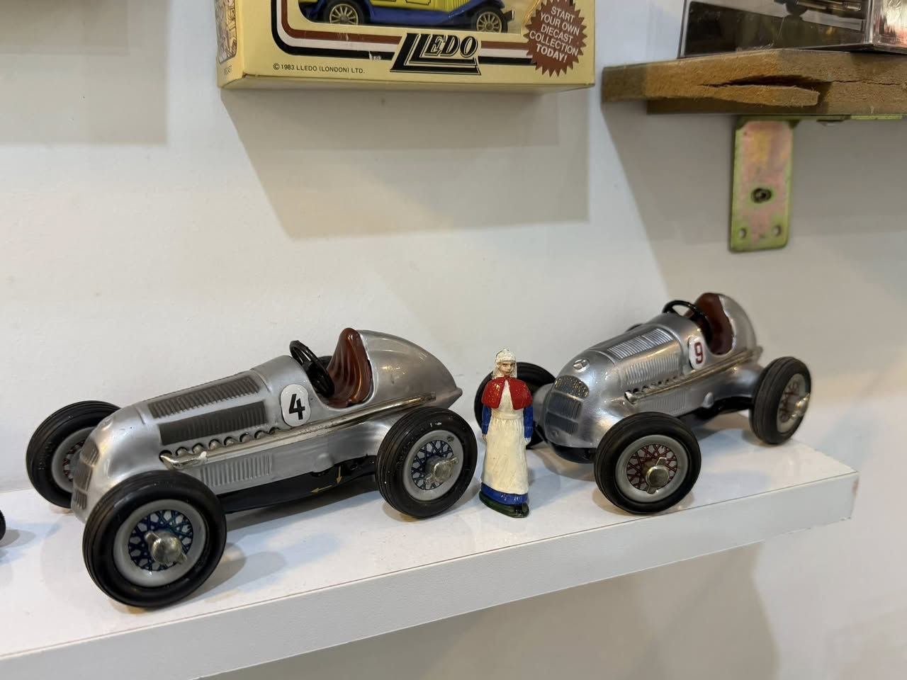 متوفر للبيع
سيارات كلاسك سباق صناعه قديمه


**إذا كنت صاحب هذا الإعلان وتريد حذفه لأي سبب، رجاءا أرسل رسالة إلى الدعم الفني**